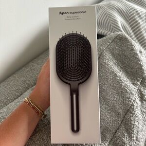 BRAND NEW IN BOX Dyson-designed Paddle brush (Nickel/Black)